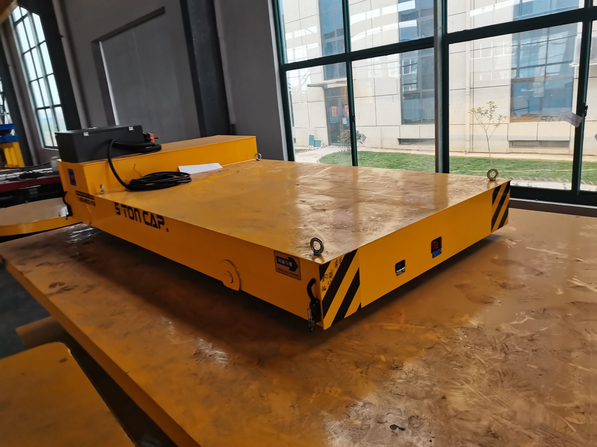 過跨車升降臺面電動(dòng)平車